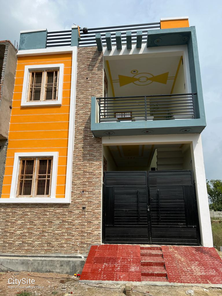 Plot Area: 22×45 =990 sqft Covered area :1512 sqft *Price: 49.14 Lakh* Location :awadh residency Bijnor Road near TVS showroom *Amenities* Gated Society Drainage Light Road