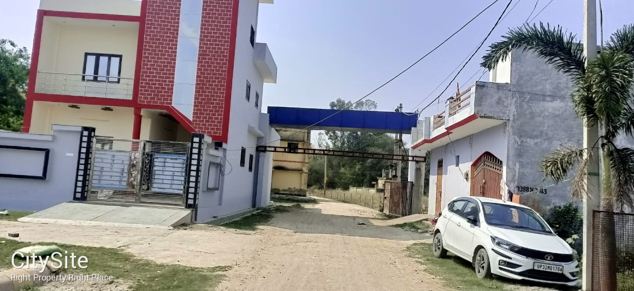 *Sparsh Paradise* (Ready to move) Location : - Rahimabad ( *near by CRPF Camp* ) Rate : - *1500/-* Amenities :- • 25 Ft road • Gated Society and Boundary wall • Drainage •Park •Electric Poal and Transformer • 24*7 Security