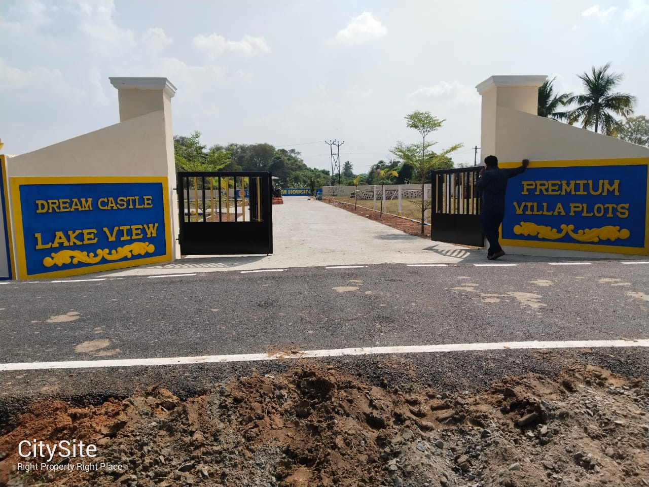 LAKE VIEW PLOTS