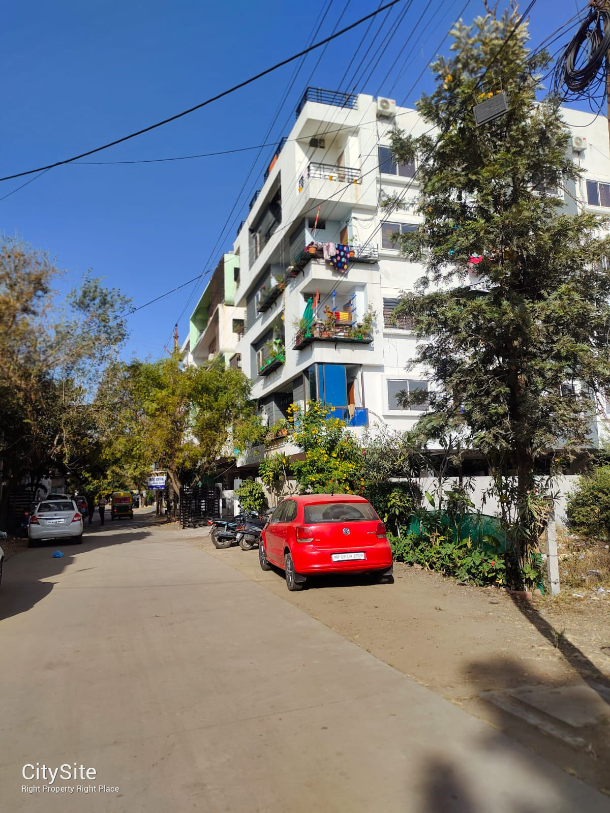 sampat hills ki prime location pr